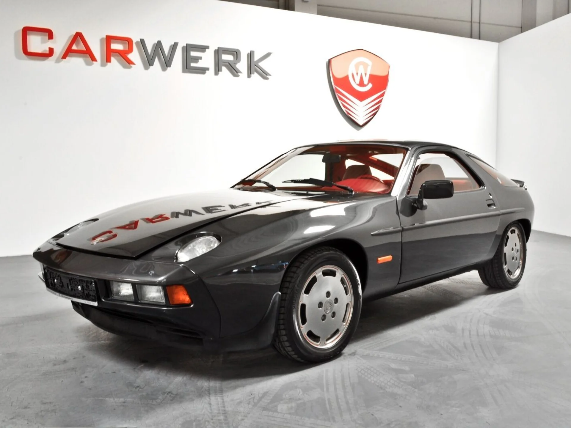 PORSCHE 928 - Bild 1