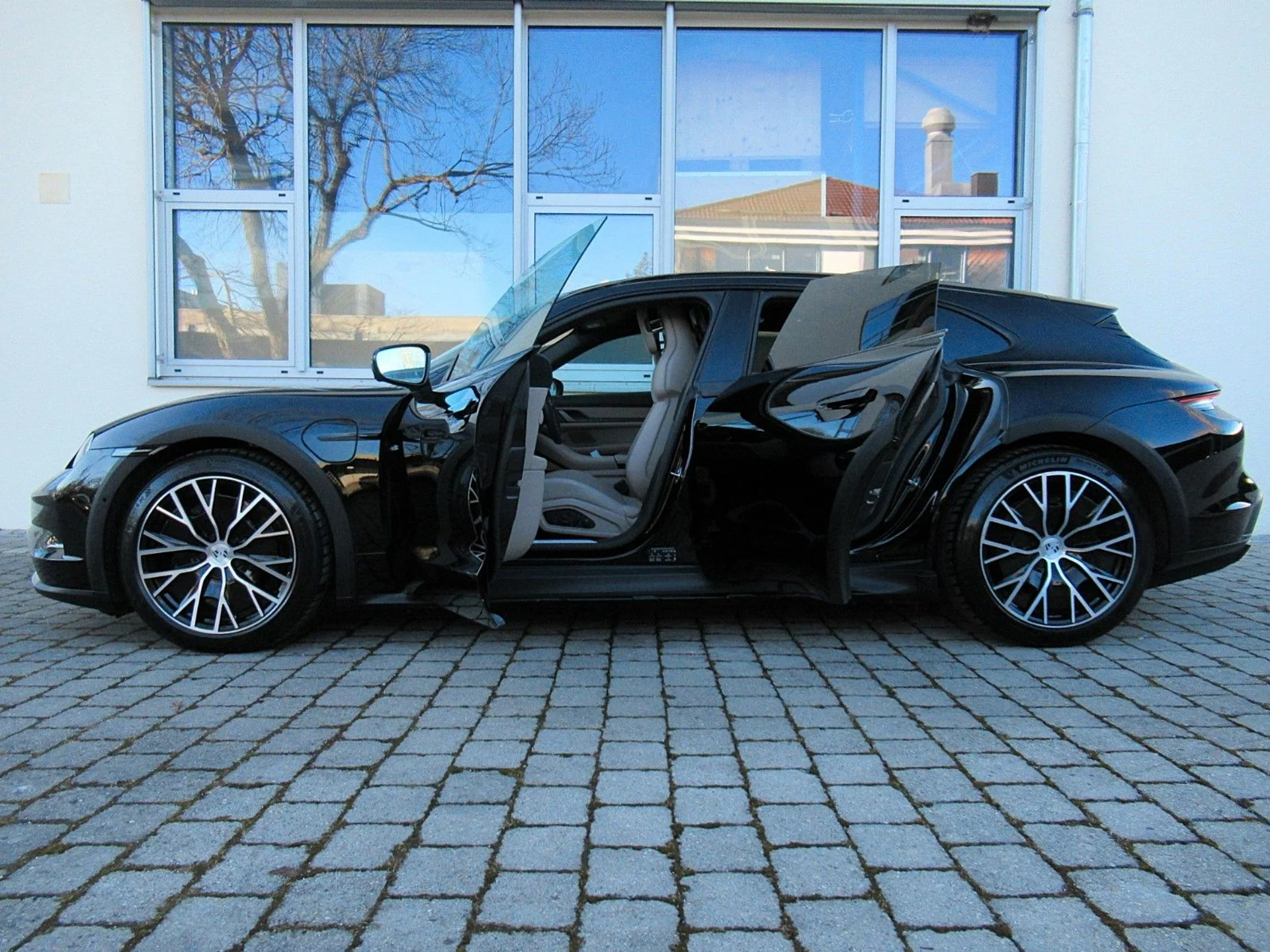 PORSCHE Taycan - Bild 1