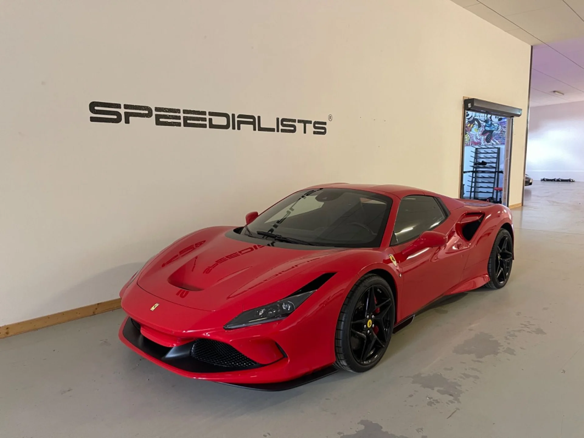 FERRARI F8 - Bild 1