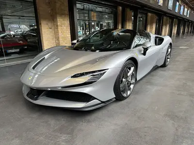 FERRARI SF90