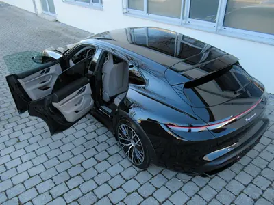 PORSCHE Taycan