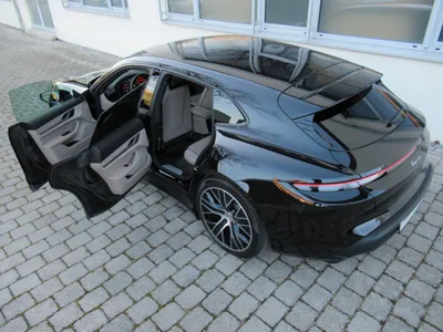 PORSCHE Taycan