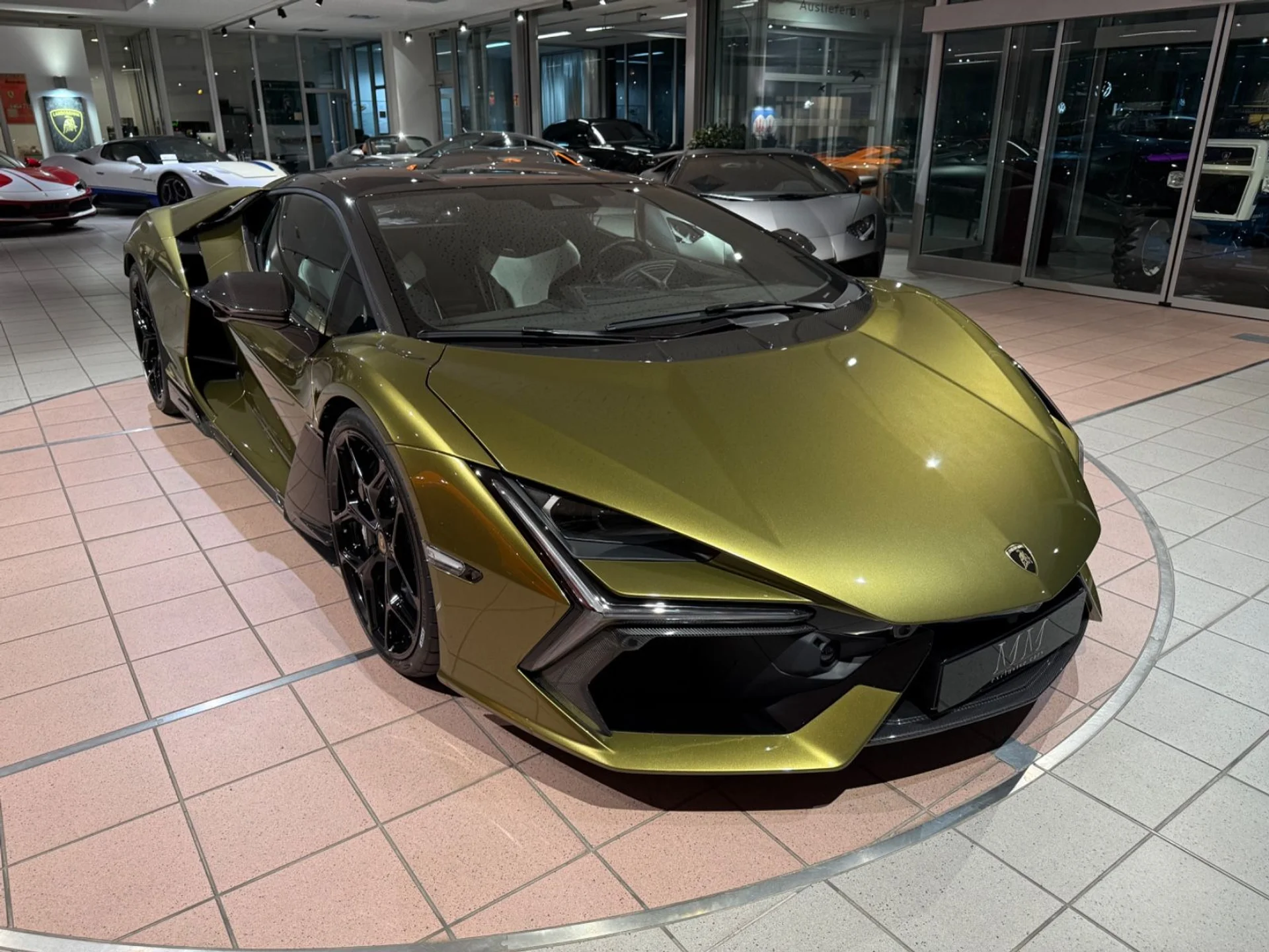 LAMBORGHINI Revuelto - Bild 1
