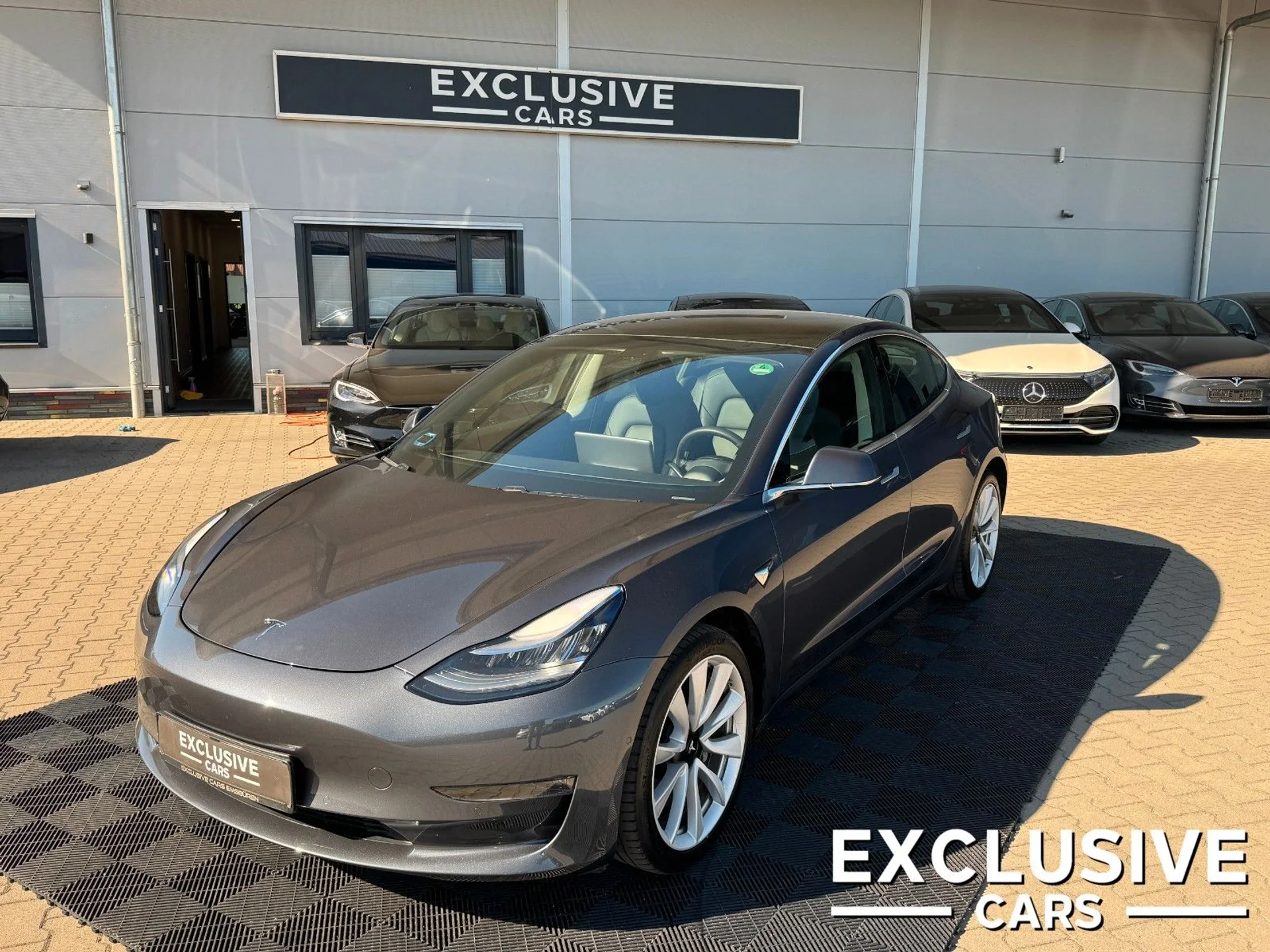 TESLA Model 3 - Bild 1