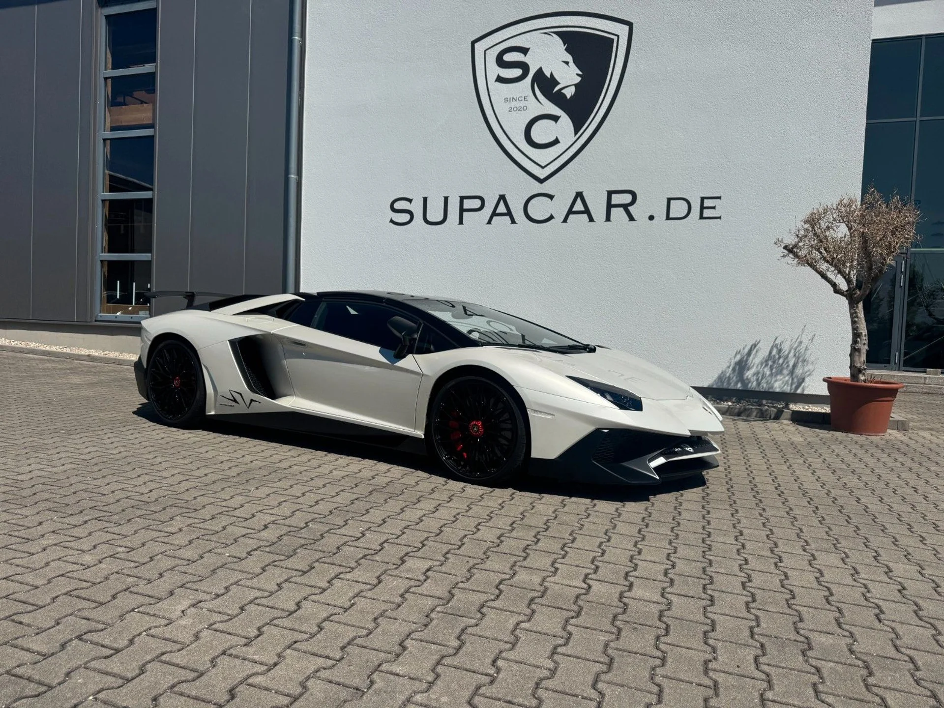 LAMBORGHINI Aventador - Bild 1