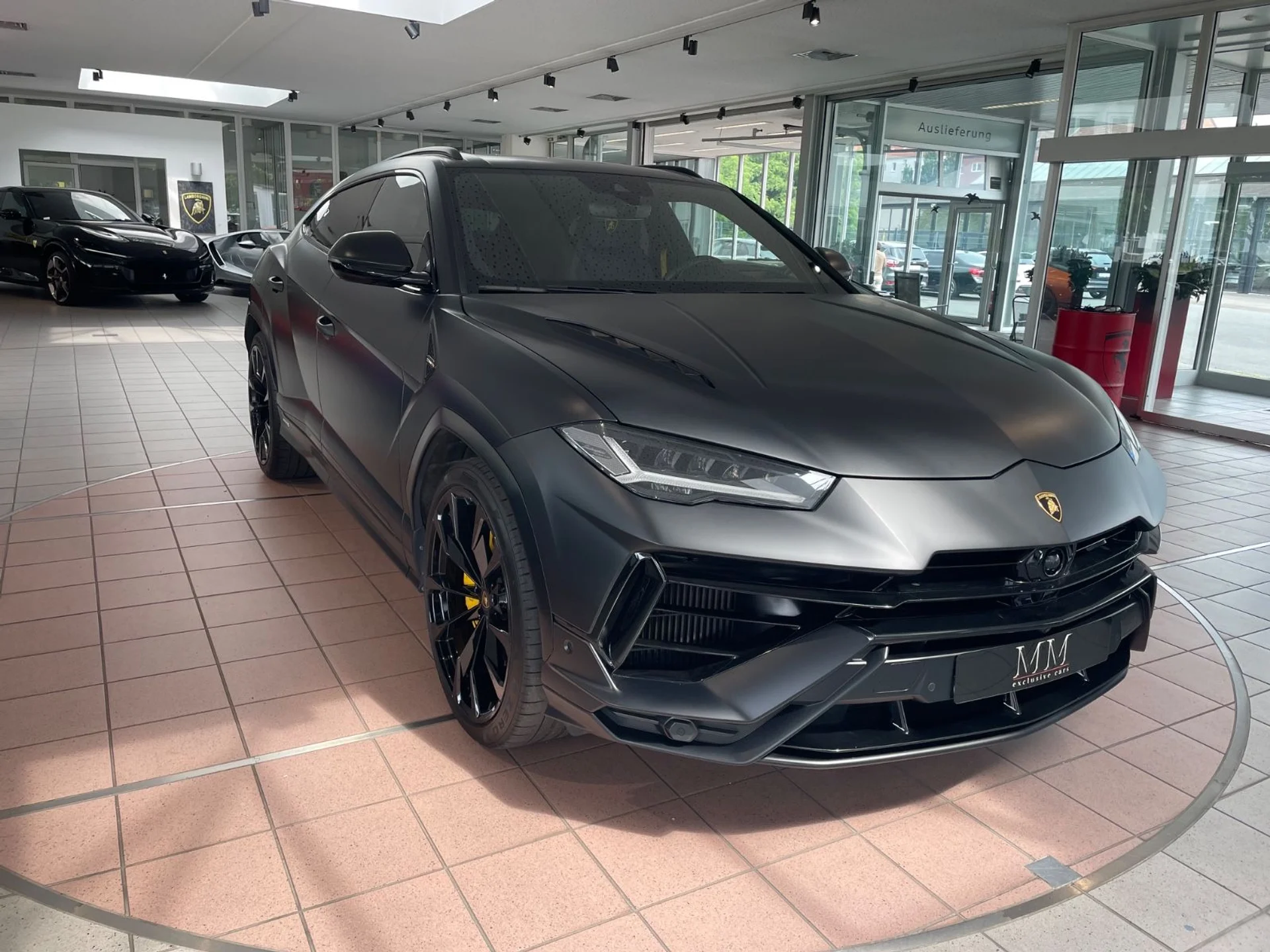LAMBORGHINI Urus - Bild 1