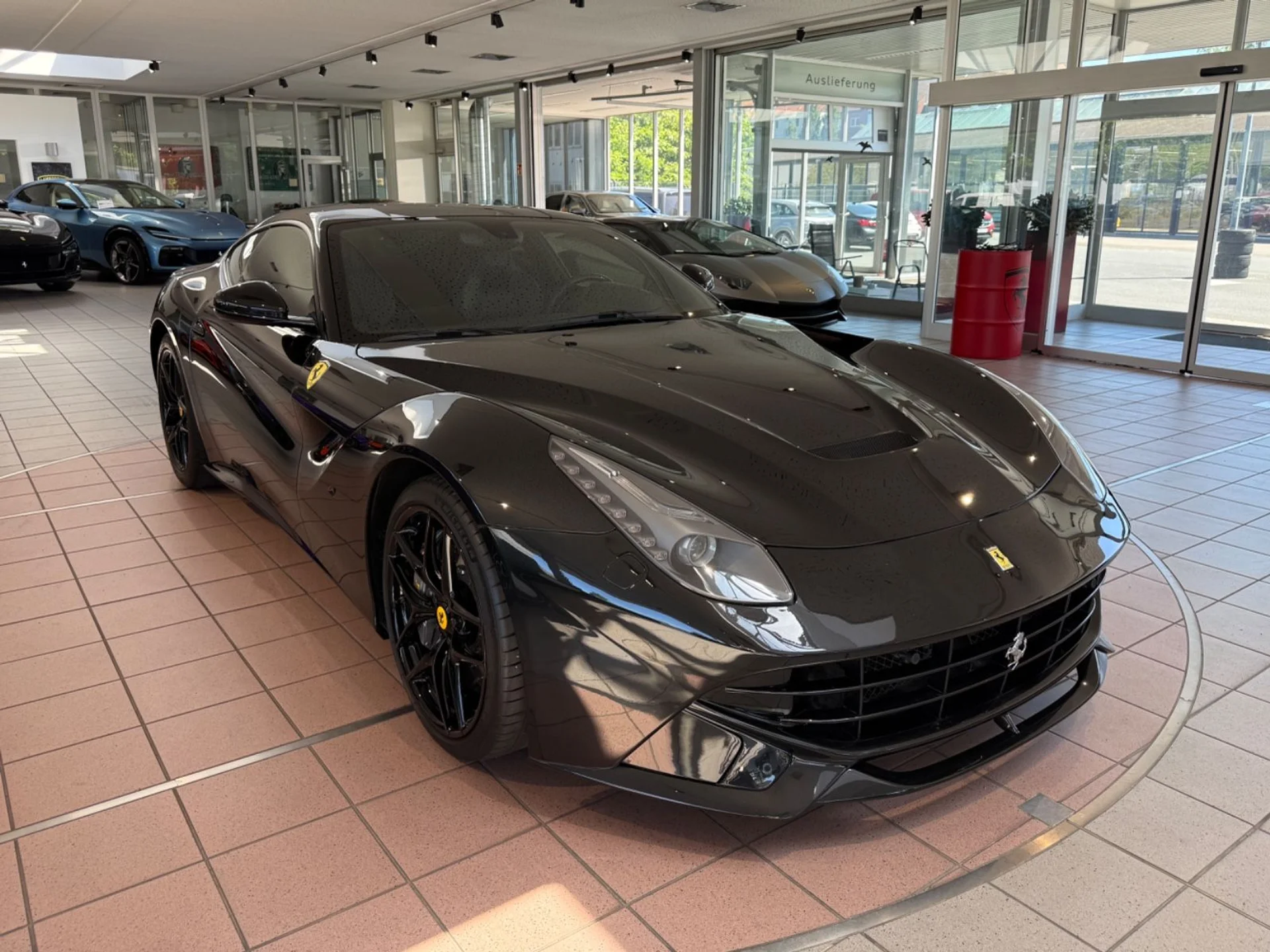 FERRARI F12 - Bild 1
