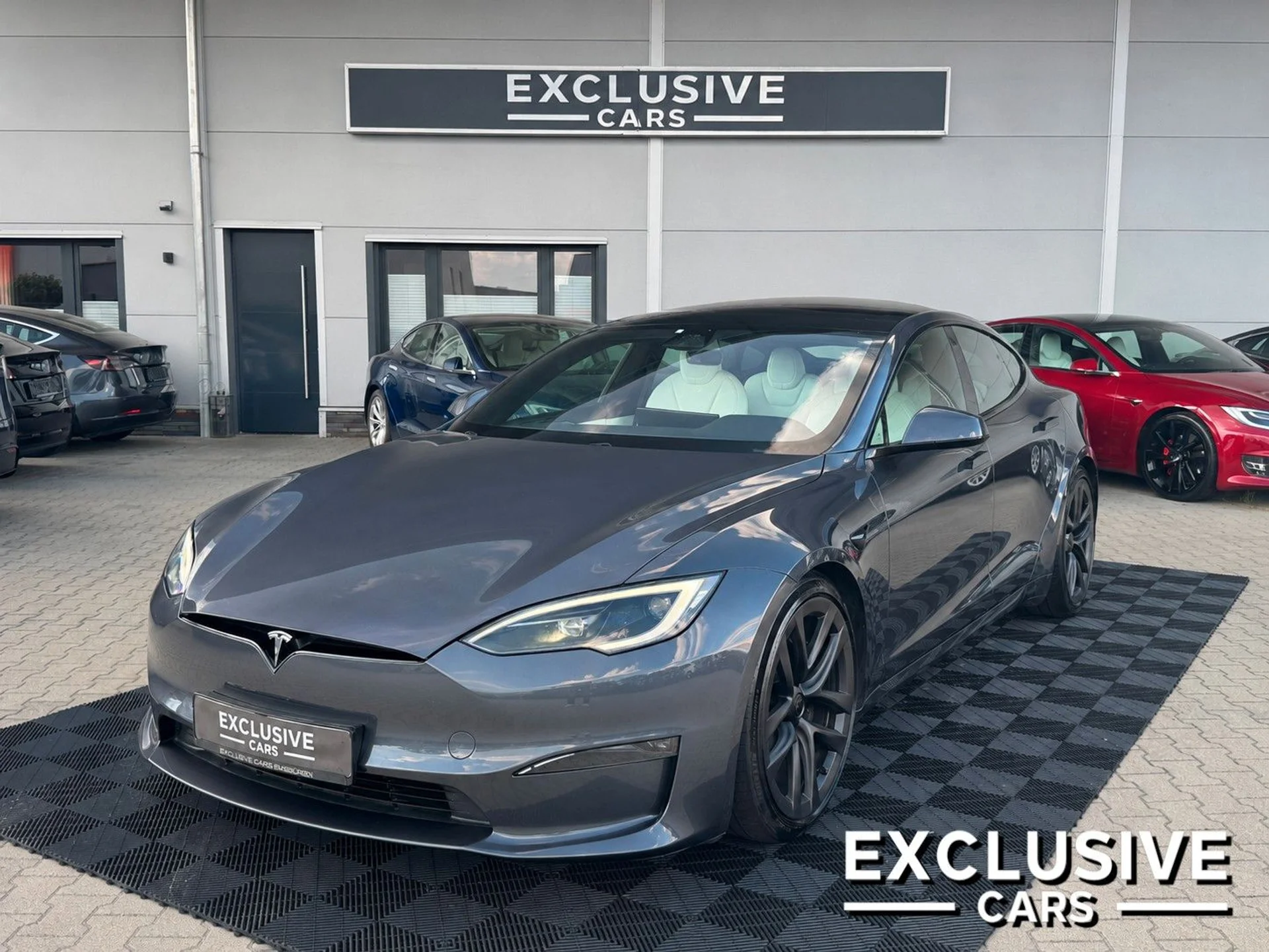 TESLA Model S - Bild 1
