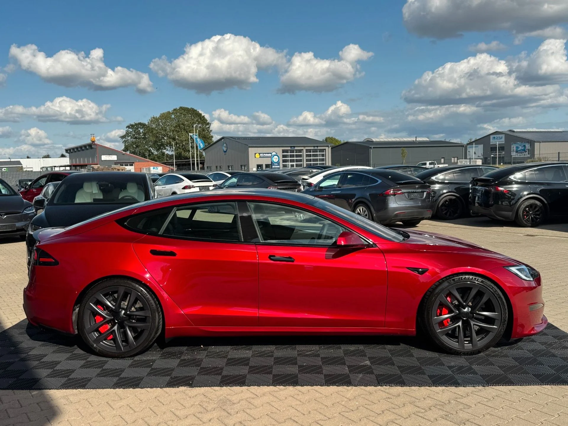 TESLA Model S - Bild 1