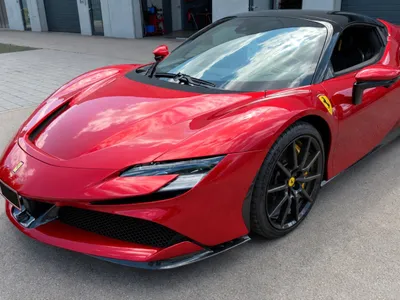 FERRARI SF90