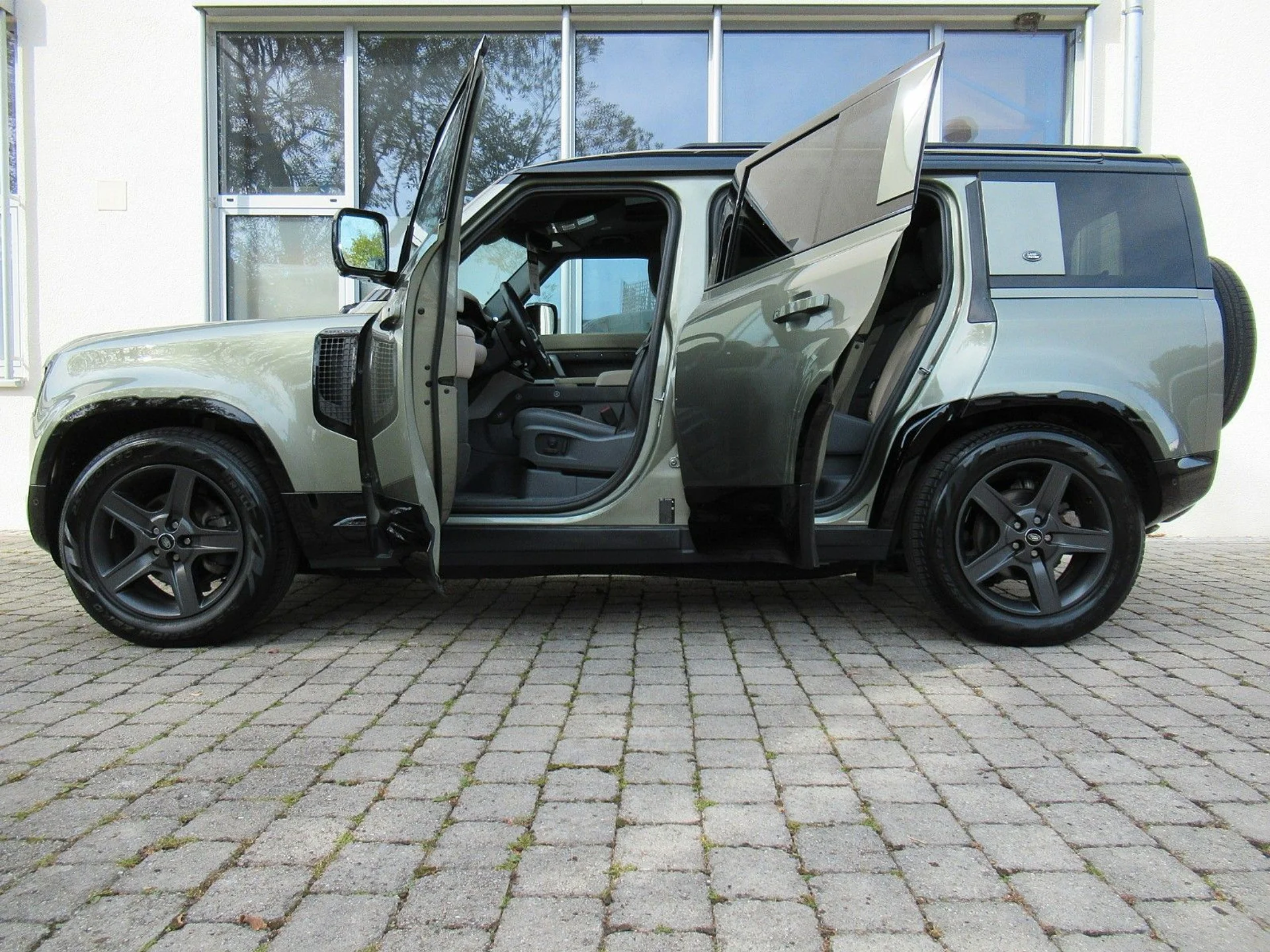 LAND ROVER Defender - Bild 1